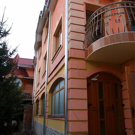 Hotel Nautilus à Oujhorod Extérieur photo