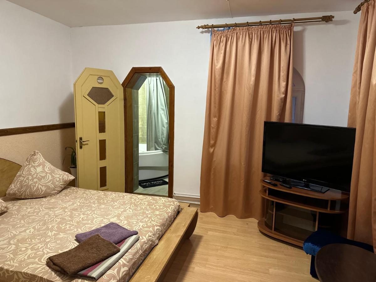 Hotel Nautilus à Oujhorod Extérieur photo