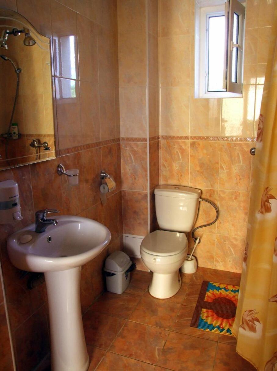 Hotel Nautilus à Oujhorod Extérieur photo