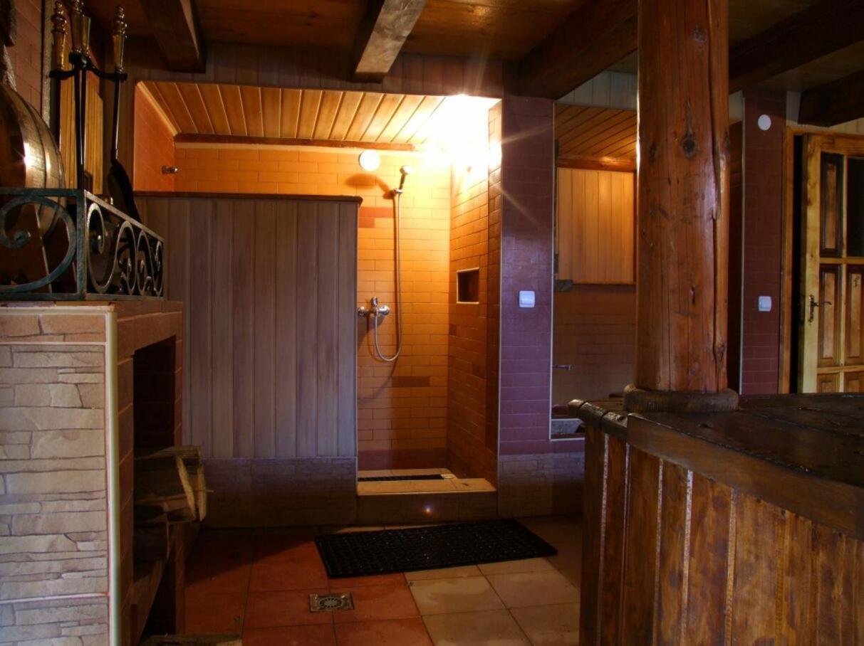 Hotel Nautilus à Oujhorod Extérieur photo