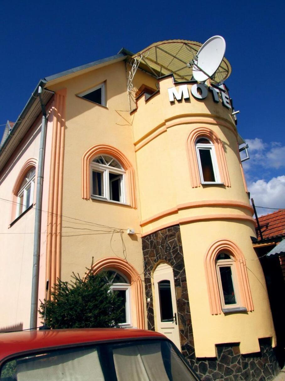 Hotel Nautilus à Oujhorod Extérieur photo