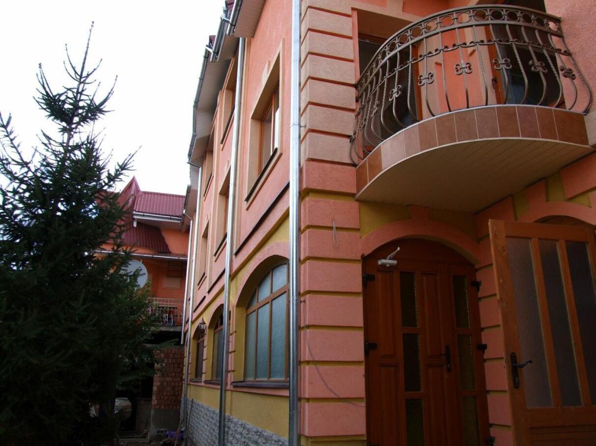 Hotel Nautilus à Oujhorod Extérieur photo